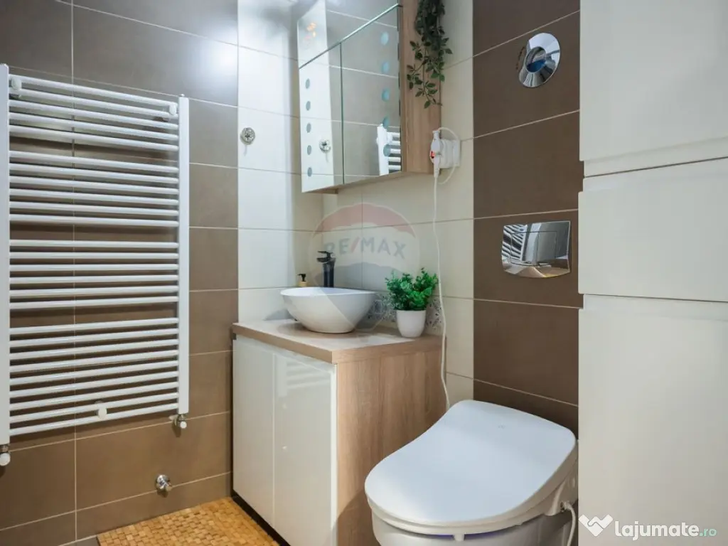 Apartament 3 camere tip duplex cu parcare si boxa la Maur... 