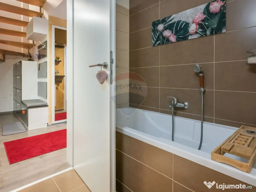 Apartament 3 camere tip duplex cu parcare si boxa la Maur... 