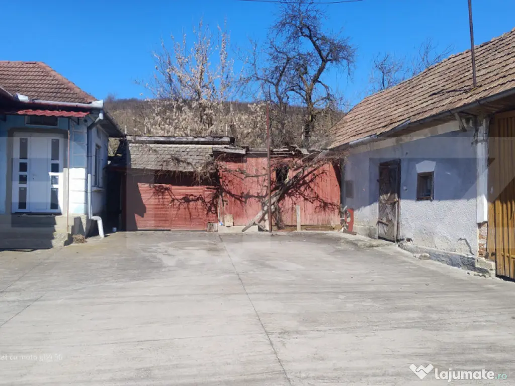 Casă spațioasă cu teren generos de 1447 mp în Șomcutu M 