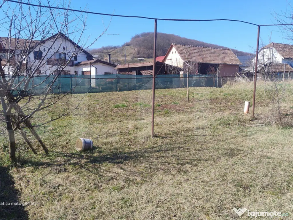 Casă spațioasă cu teren generos de 1447 mp în Șomcutu M 