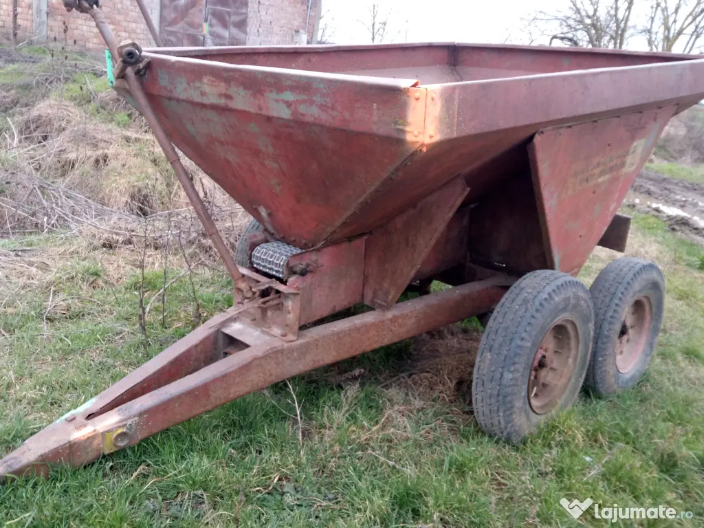 Masina de imprastiat amendamente marca Mat Craiova, model 3.6 D313 