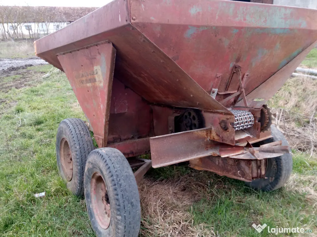 Masina de imprastiat amendamente marca Mat Craiova, model 3.6 D313 