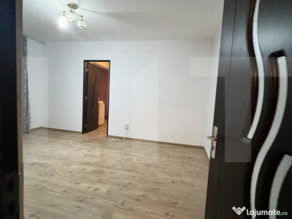 Apartament de vanzare, cu 2 camere, 40 mp, zona Blascovici 