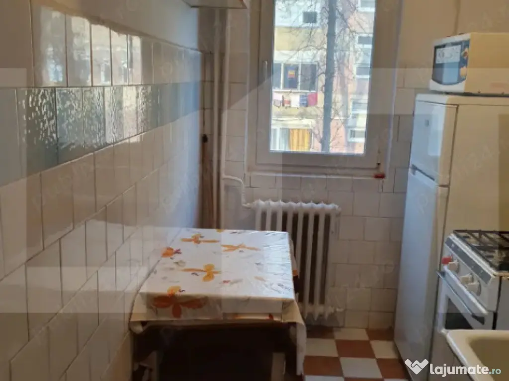 Apartament de vanzare, cu 2 camere, 40 mp, zona Blascovici 