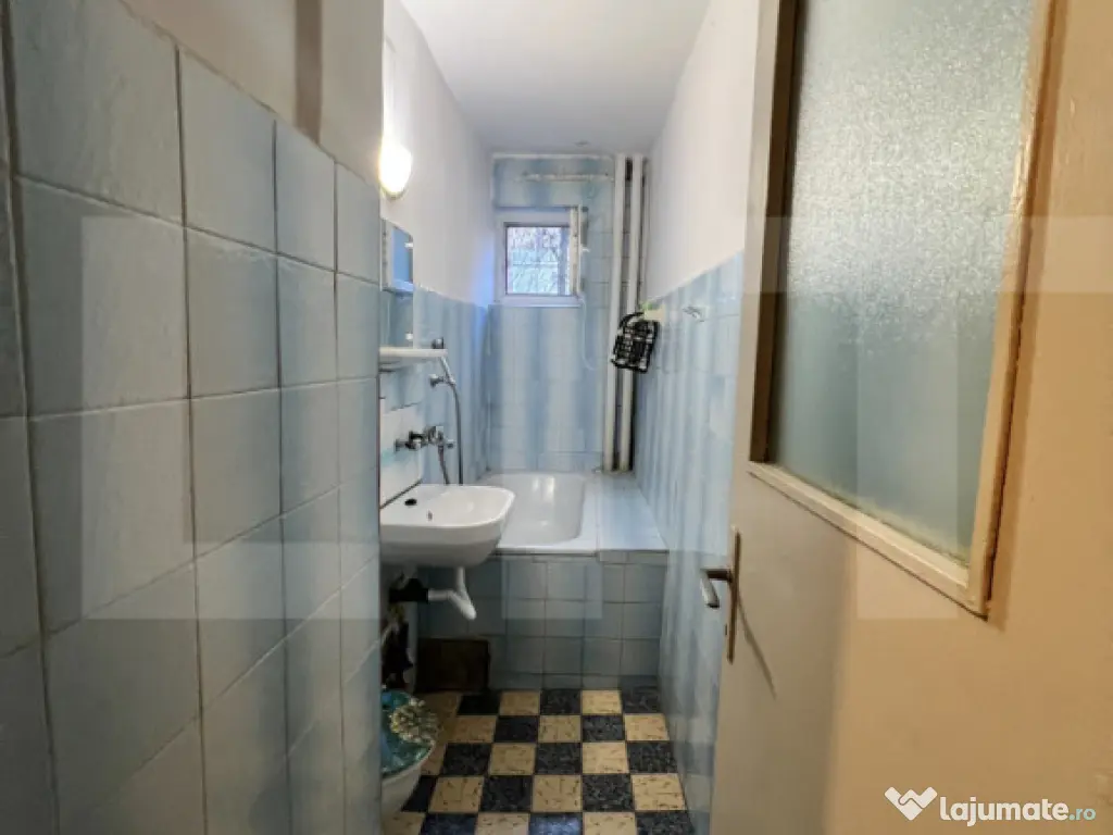 Apartament de vanzare, cu 2 camere, 40 mp, zona Blascovici 