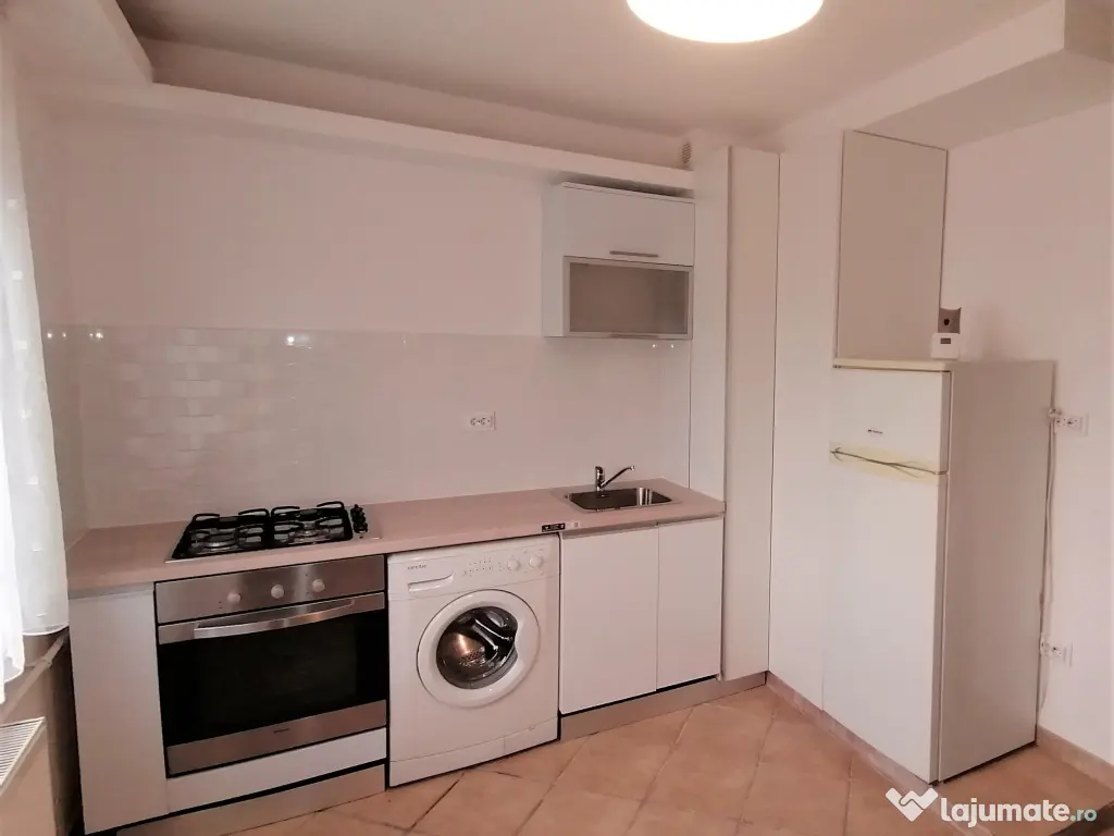 Garsoniera , Sebastian, Bloc mixt 