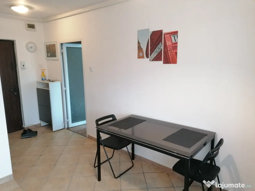 Garsoniera , Sebastian, Bloc mixt 