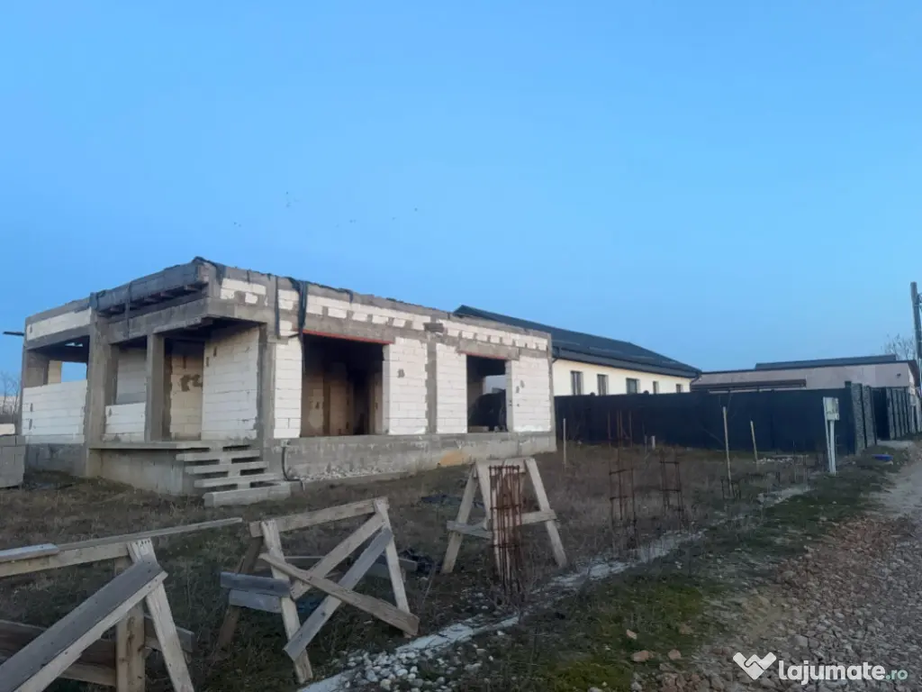 Casa parter, la rosu, 90 mp utili, 404 mp teren, Malu Mare 