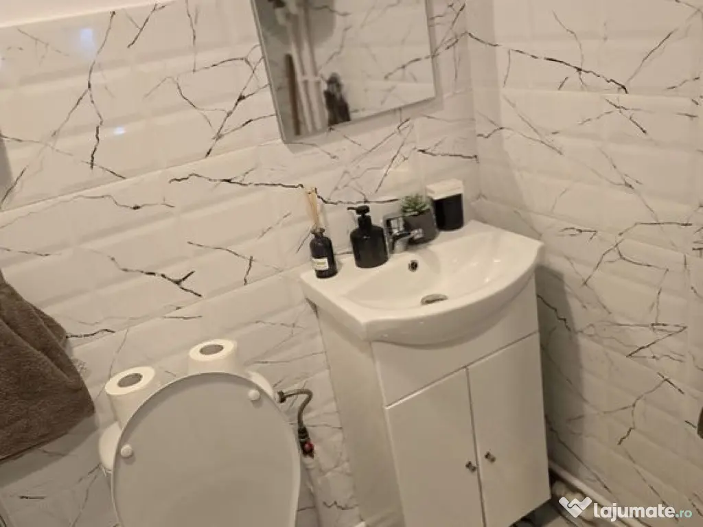 Garsoniera în Micro 40,parter,mobulata,utilata 