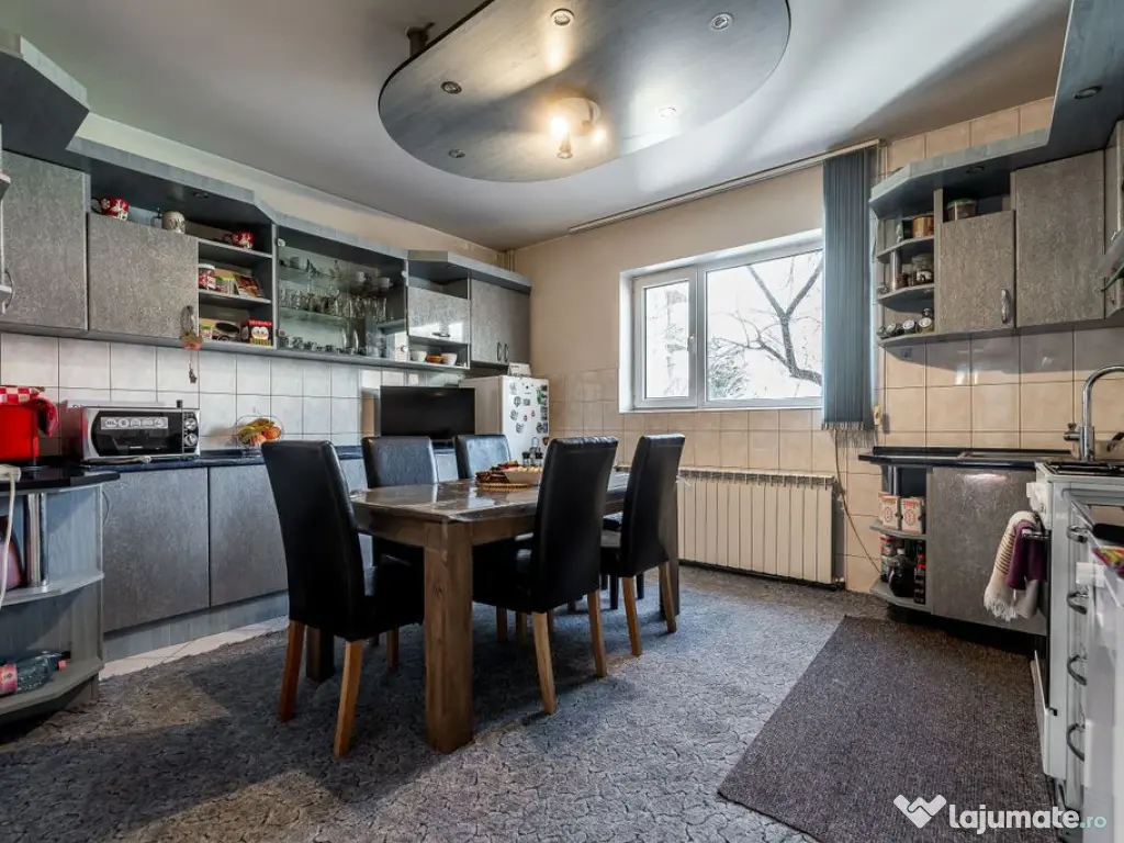 Casă spațioasă în mijlocul orasului, Str. Constantin ... 