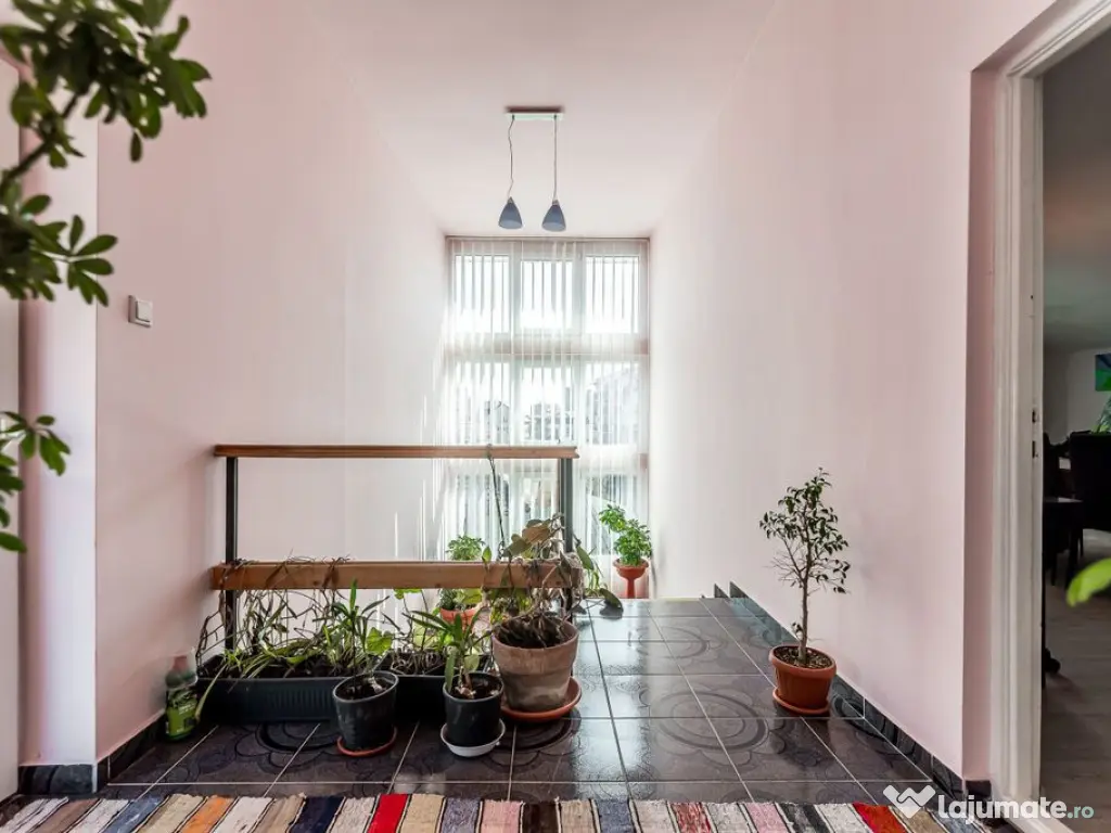 Casă spațioasă în mijlocul orasului, Str. Constantin ... 