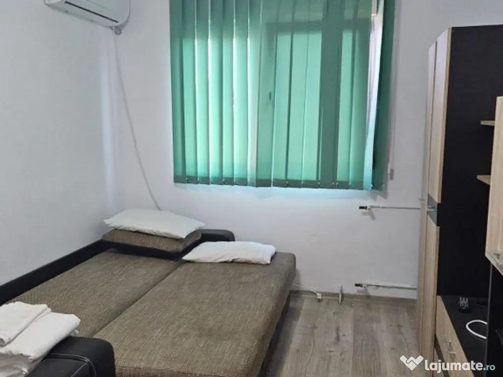 Doua camere in zona sediu politie. 