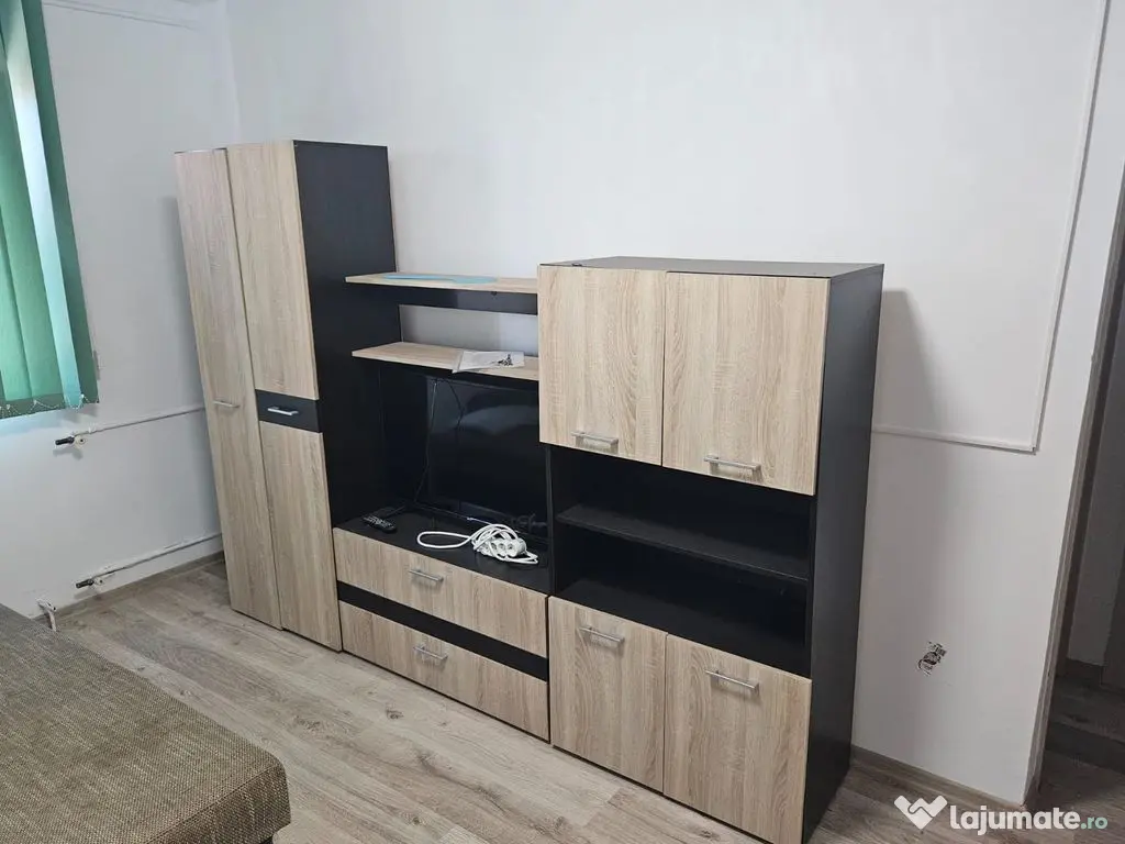 Doua camere in zona sediu politie. 