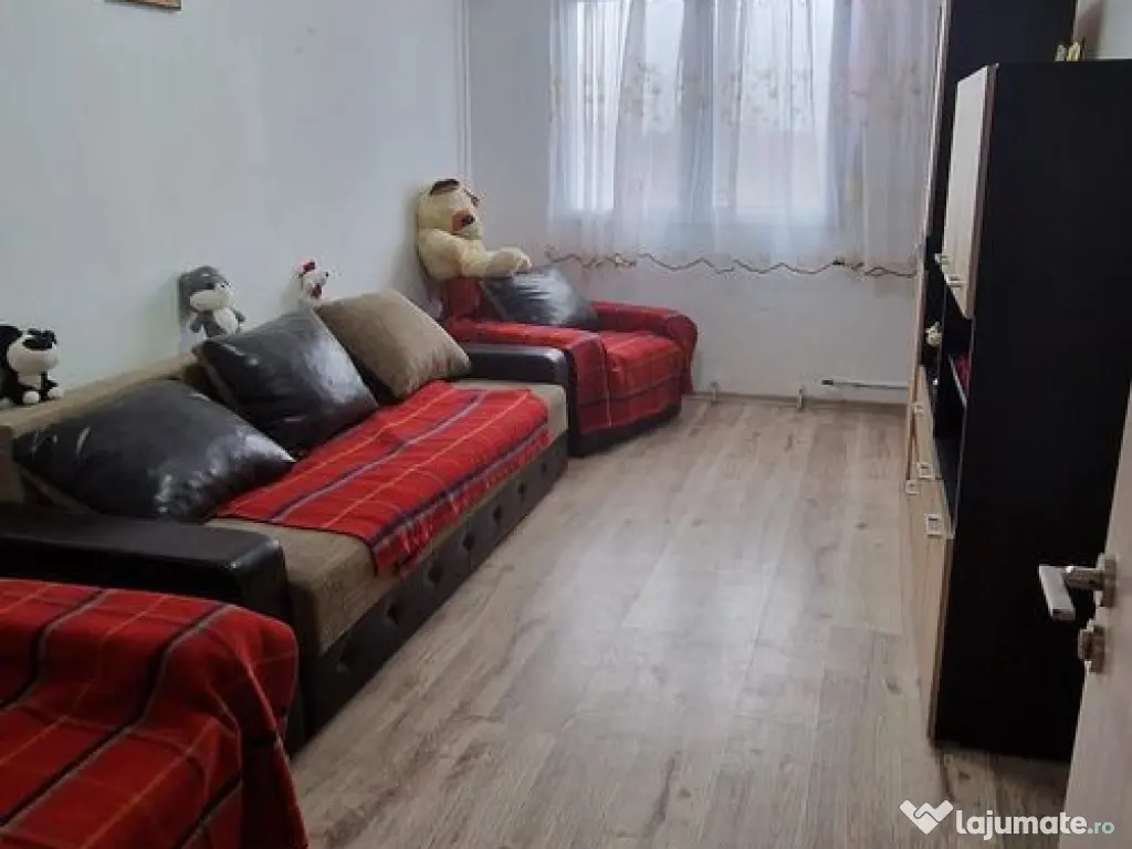 Doua camere in zona sediu politie. 