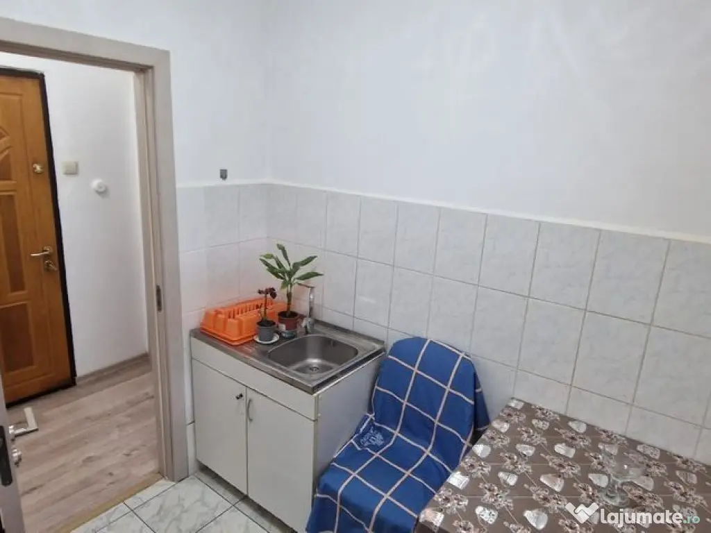 Doua camere in zona sediu politie. 