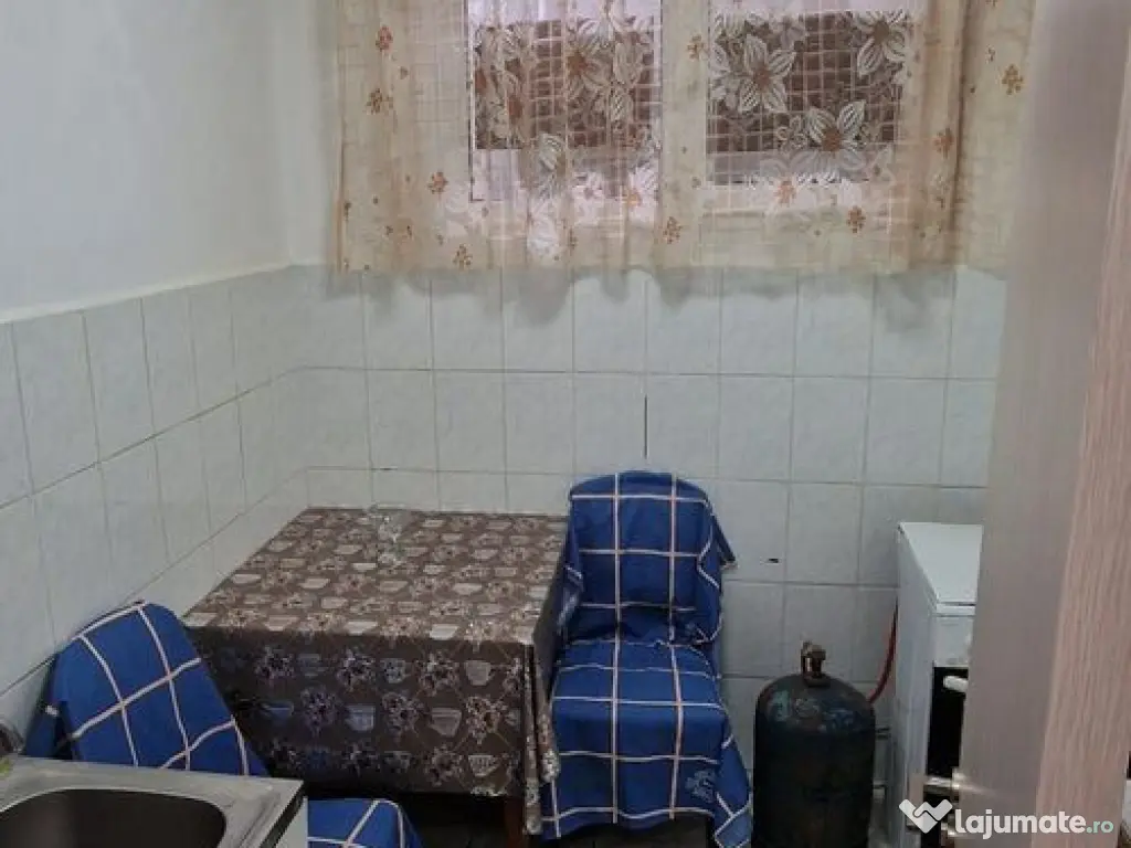 Doua camere in zona sediu politie. 