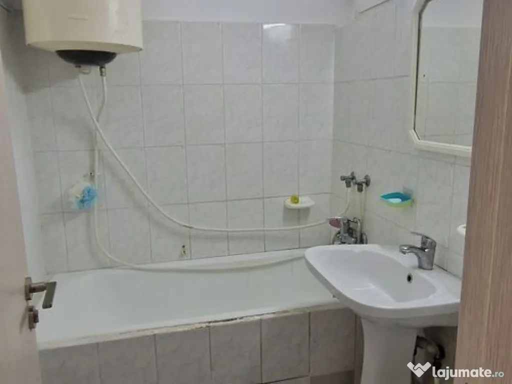 Doua camere in zona sediu politie. 