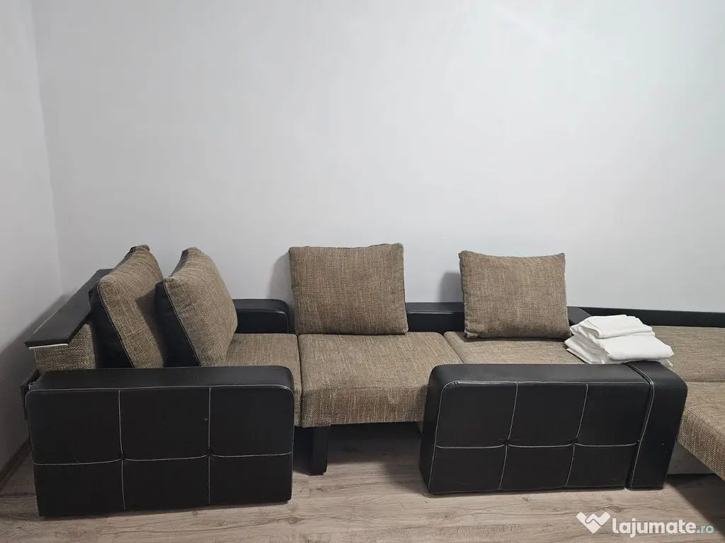 Doua camere in zona sediu politie. 