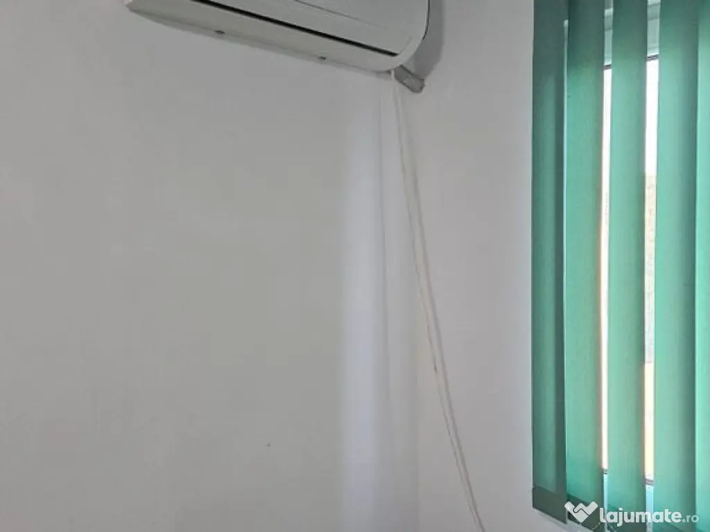 Doua camere in zona sediu politie. 