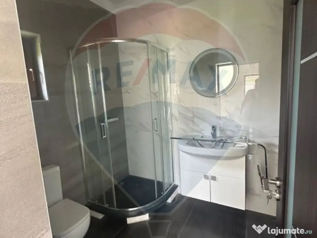 Casă cu 4 camere de vânzare 