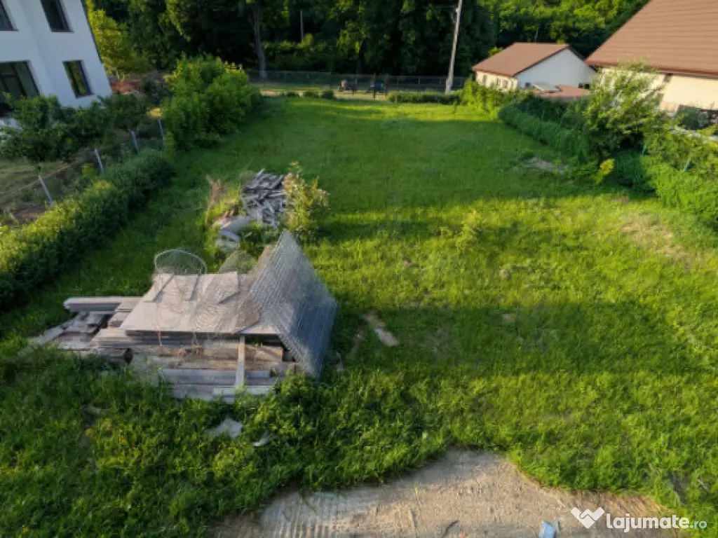 Dobrovăț - Casă la Roșu P+1+Pod 129 mp Utili 1000 mp Ter 