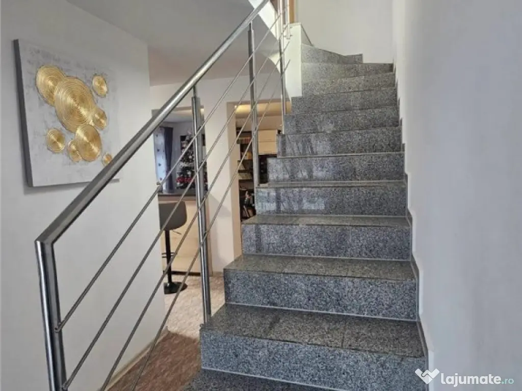 Casa 5 camere de inchiriat in Florilor 