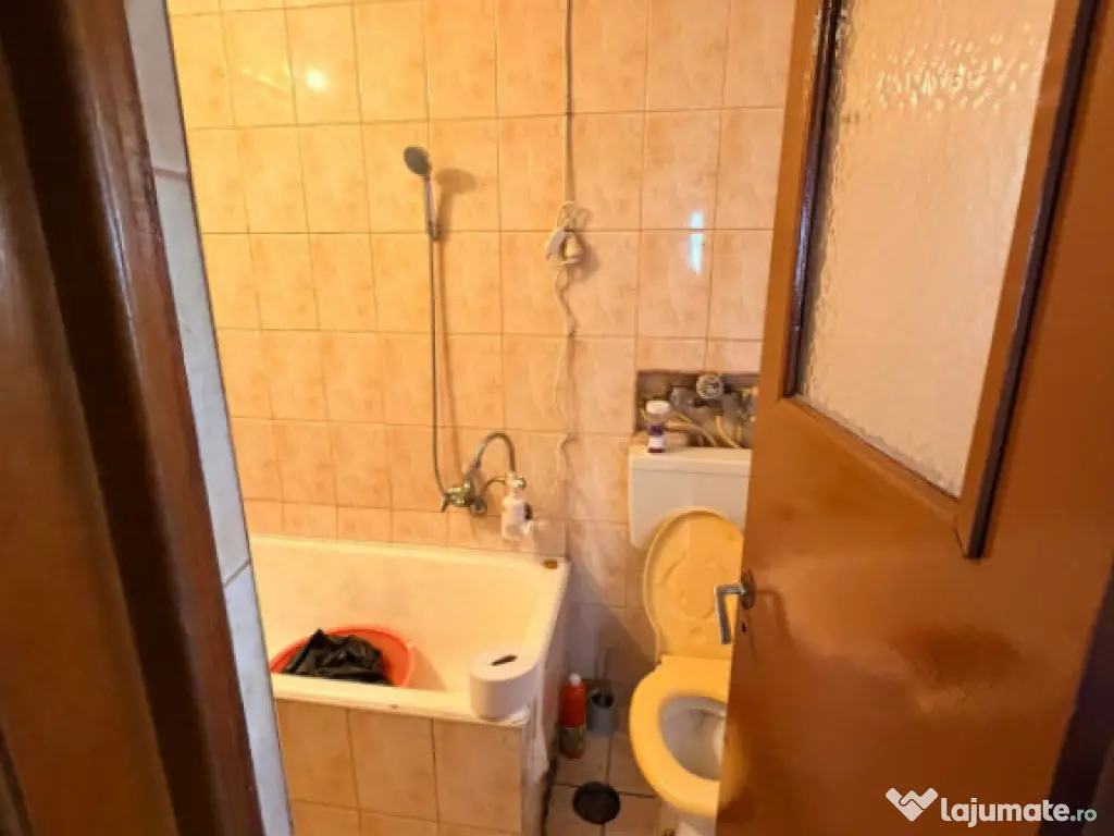 Apartament 3 camere, situat in zona Dacia 