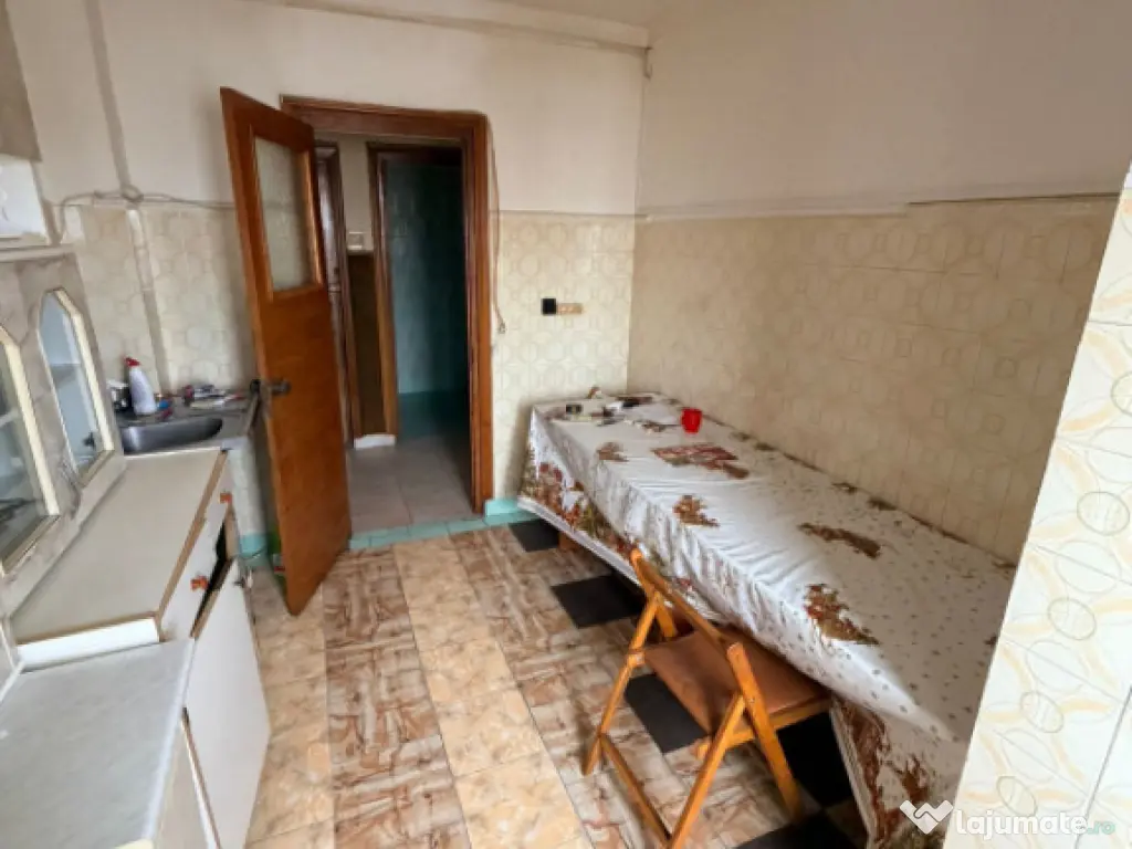 Apartament 3 camere, situat in zona Dacia 