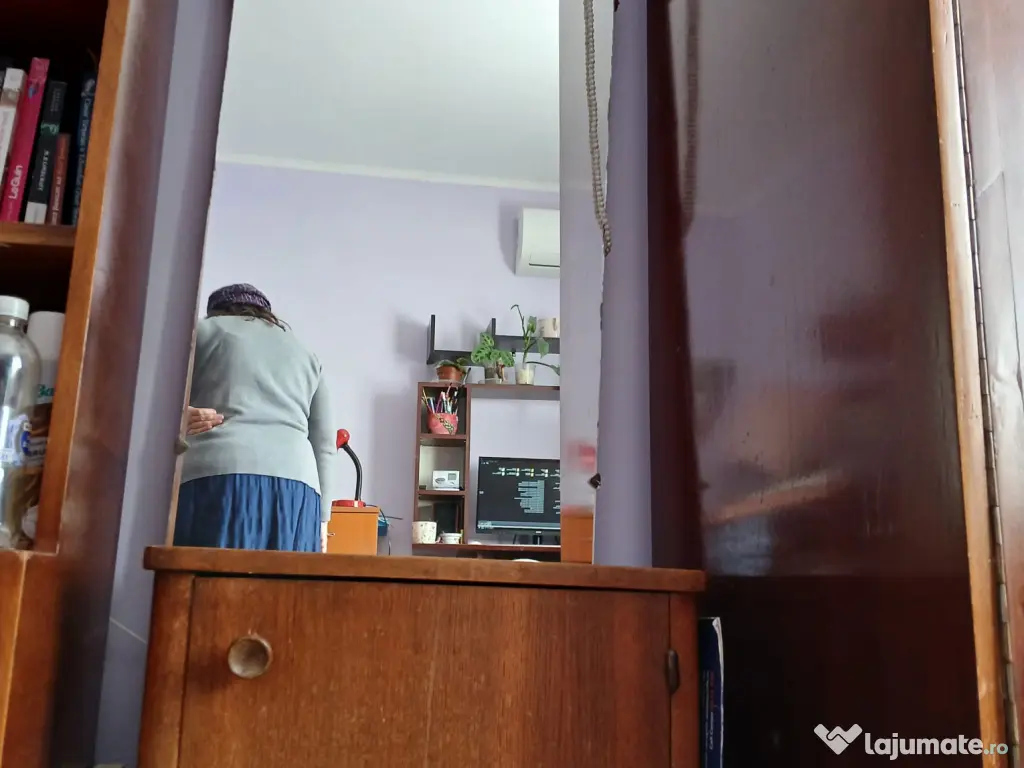 Vând mobilă de dormitor și bibliotecă la preț redus 