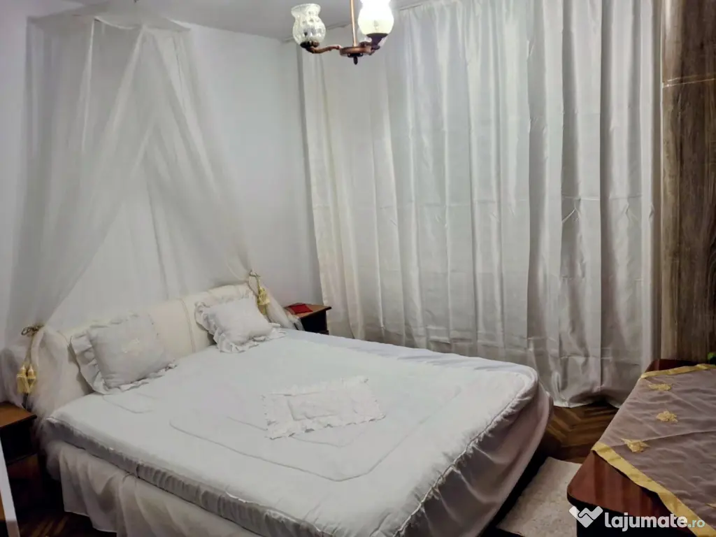 Închiriez apartament 3 camere 