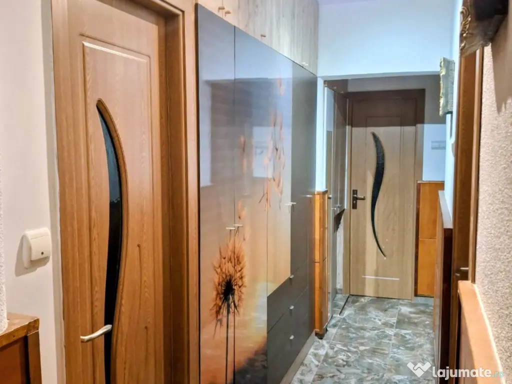 Închiriez apartament 3 camere 