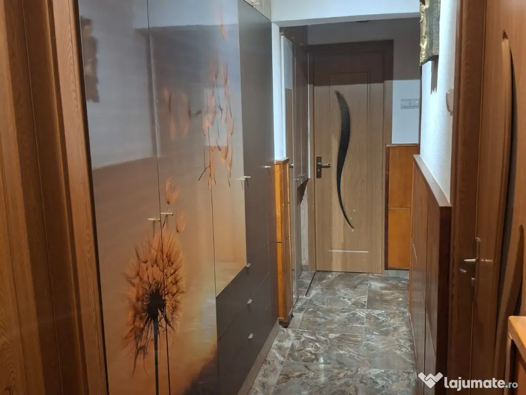 Închiriez apartament 3 camere 