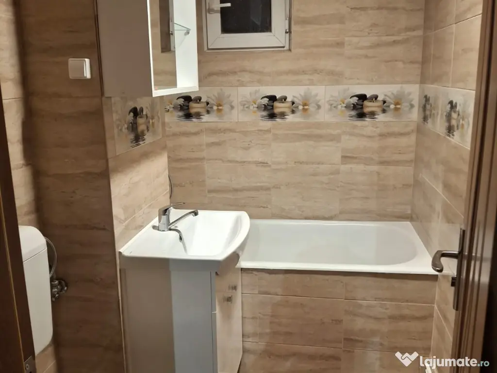 Închiriez apartament 3 camere 