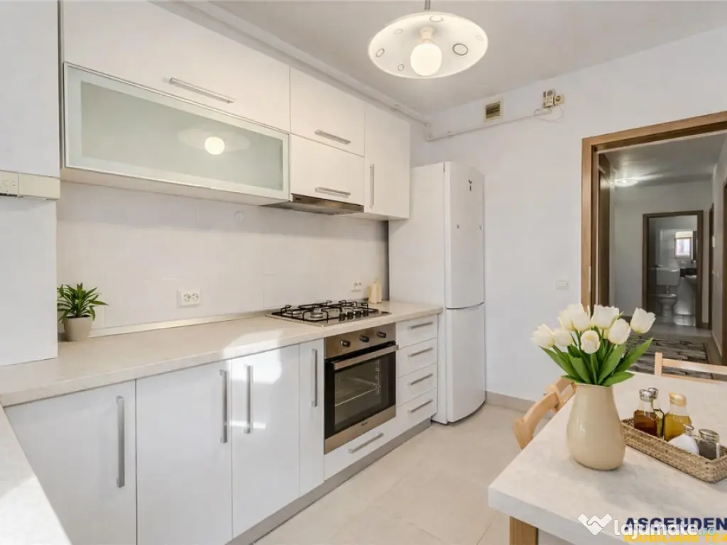 FILM!Apartament 3 camere,2 bai, decomandat,accesorizat,parca 