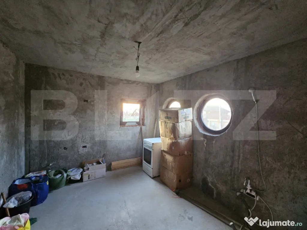 Casa la rosu, P+M, 120 mpu, teren 800 mp, zona Simnicu de su 