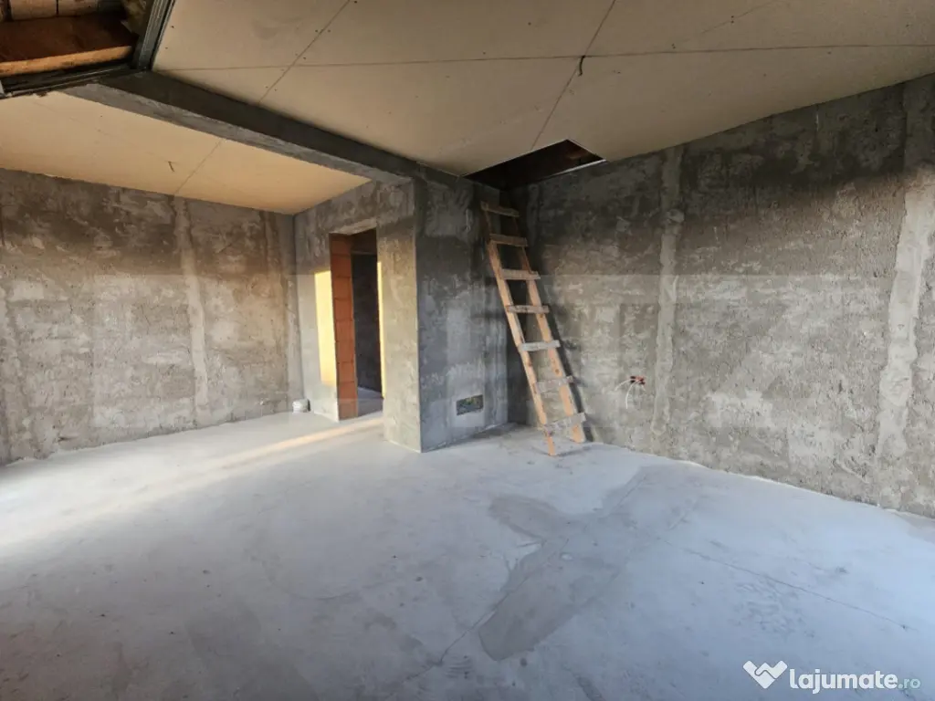 Casa la rosu, P+M, 120 mpu, teren 800 mp, zona Simnicu de su 