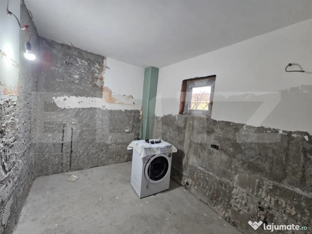 Casa la rosu, P+M, 120 mpu, teren 800 mp, zona Simnicu de su 