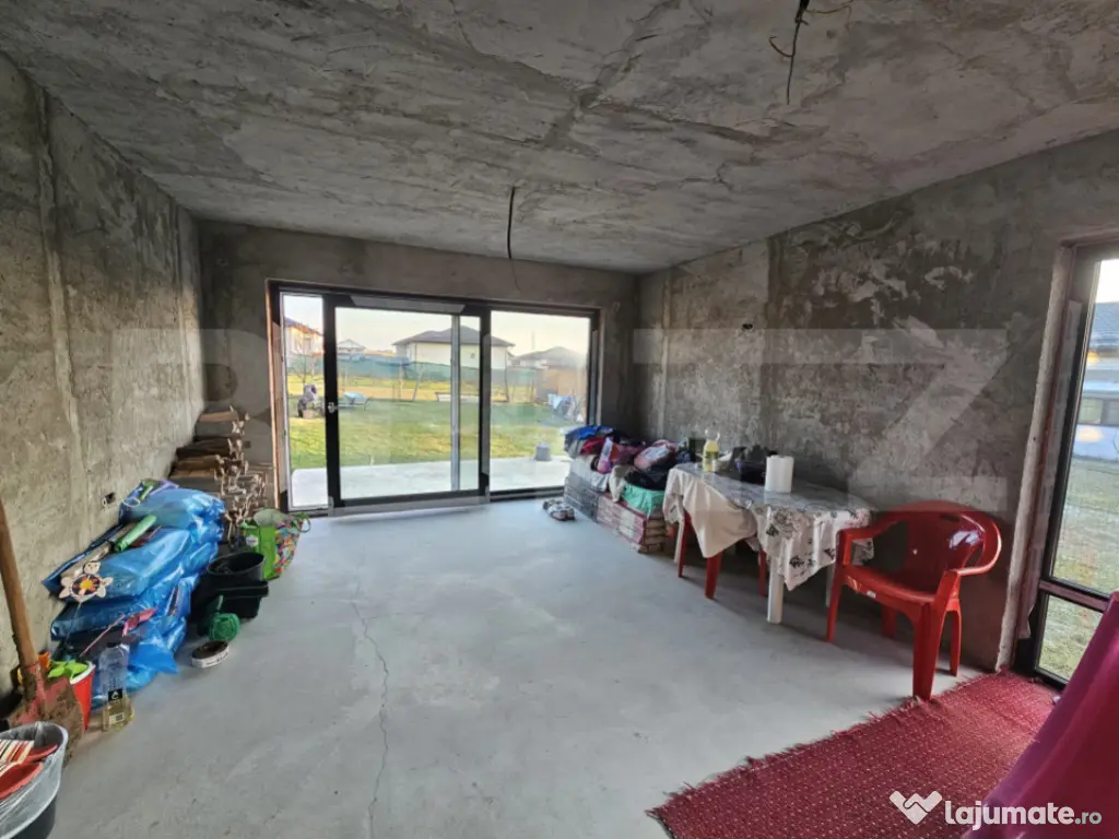 Casa la rosu, P+M, 120 mpu, teren 800 mp, zona Simnicu de su 