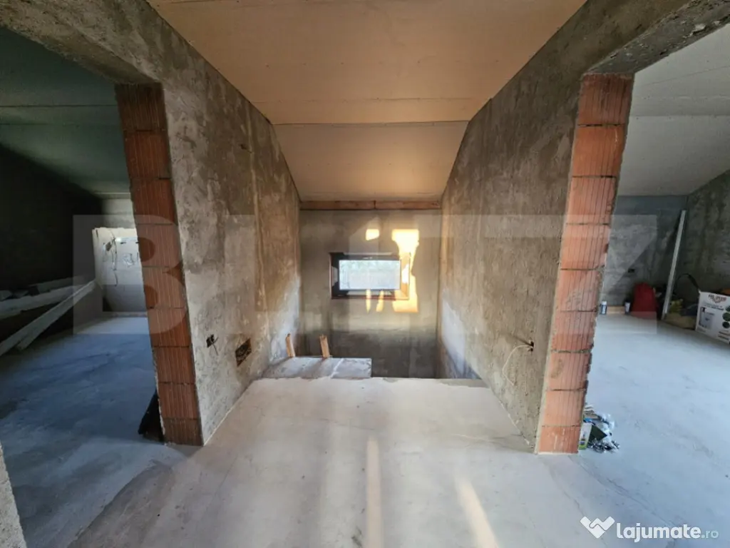 Casa la rosu, P+M, 120 mpu, teren 800 mp, zona Simnicu de su 