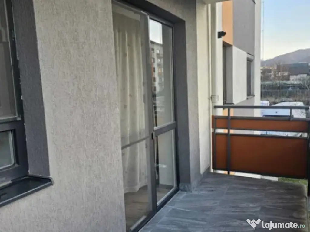 Apartament 2 camere, decomandat - zona Tractorul 