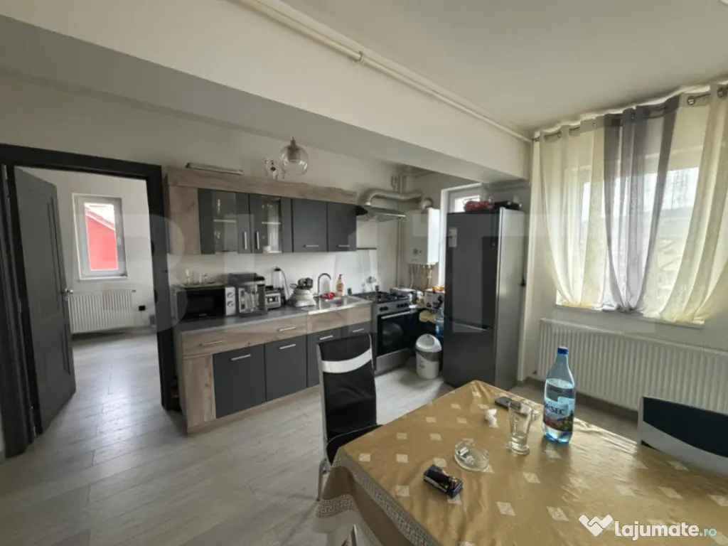 Apartament 3 camere, etaj 2, Zona Calea Moldovei 