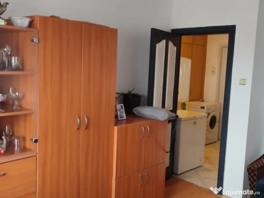 Apartament cu 1 camera ,decomandat , mobilat si renovat rece