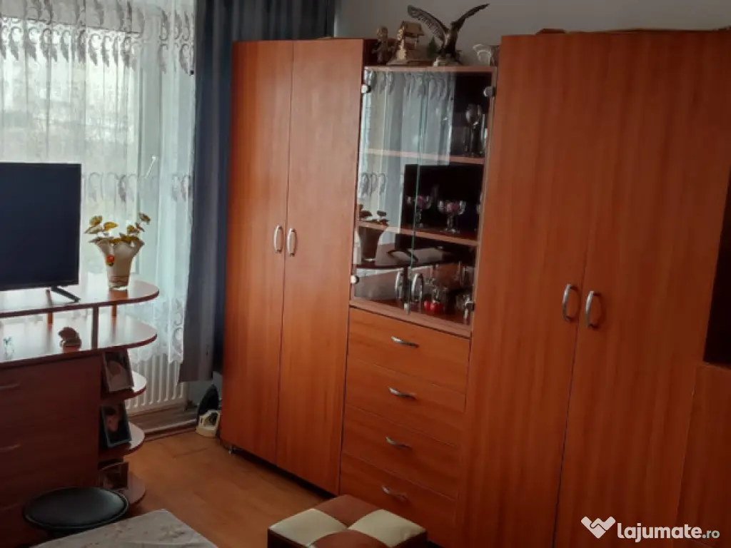 Apartament cu 1 camera ,decomandat , mobilat si renovat rece