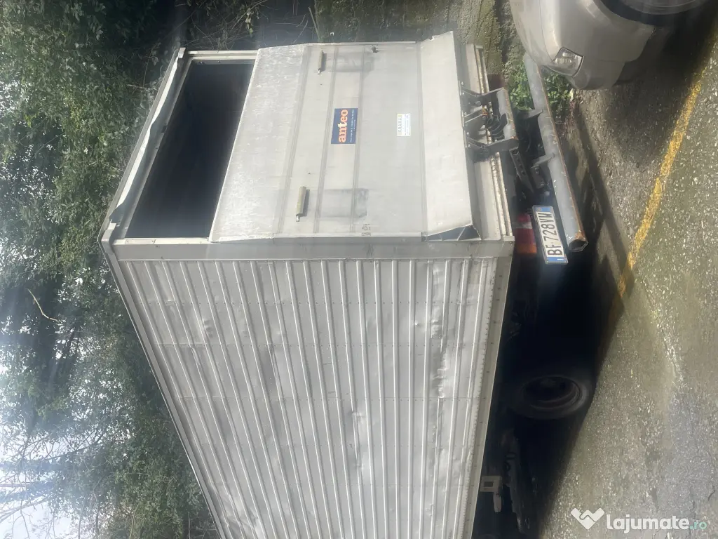 Nissan Cabstar cu lift 