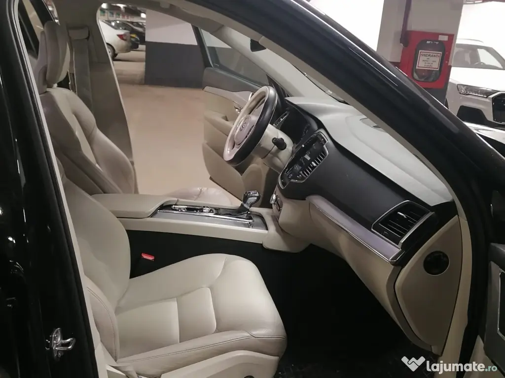 Vând Volvo XC 90 D5 AWD Geartronic.