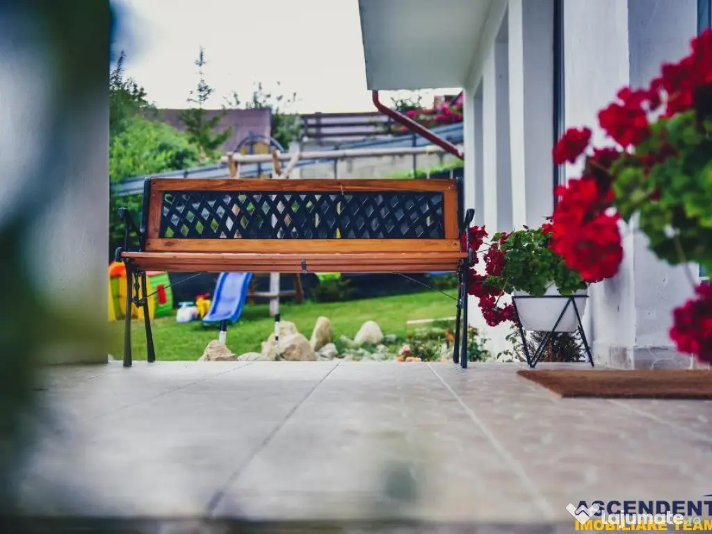 Aleasa Pensiune, pe 1.400 mp teren, in curcubeu montan, Bran 