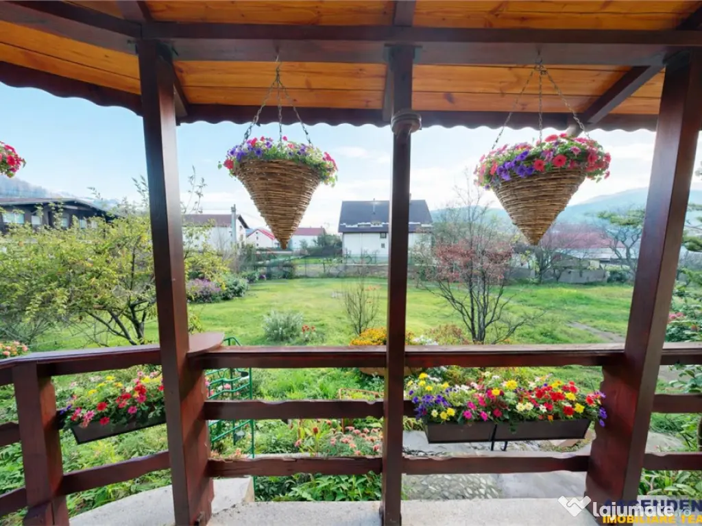 Proprietate rustica la 1 km de Castelul Bran:Doua unitati du 