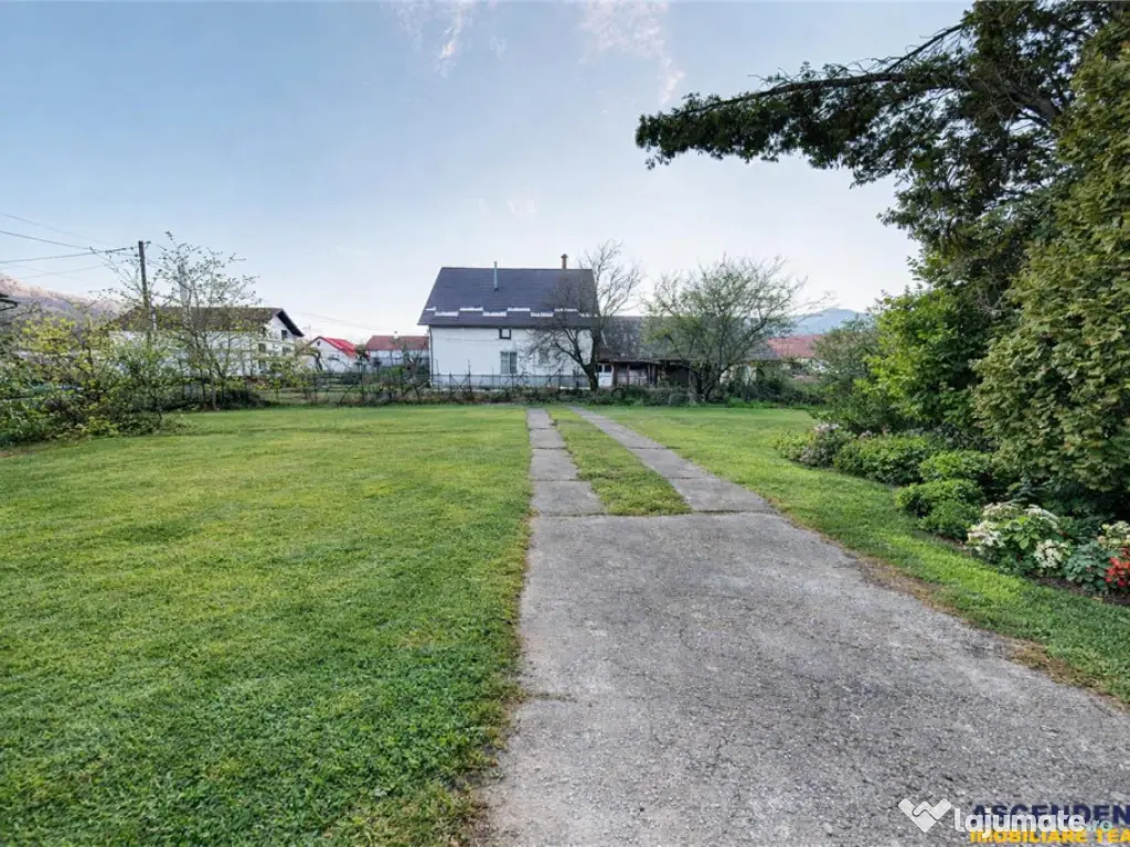 Proprietate rustica la 1 km de Castelul Bran:Doua unitati du 