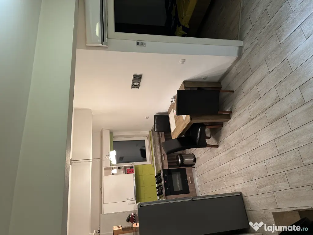 1 Mai, Apartament 2 cam decomandate, Medicina, centrala termica, parcare privata