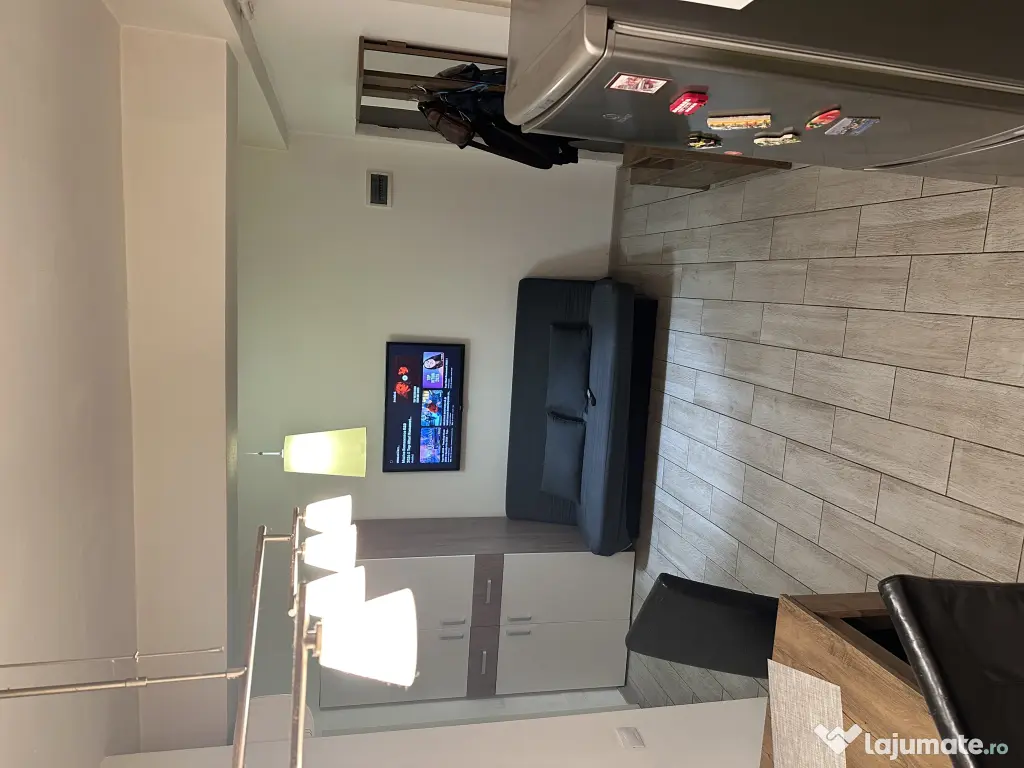 1 Mai, Apartament 2 cam decomandate, Medicina, centrala termica, parcare privata